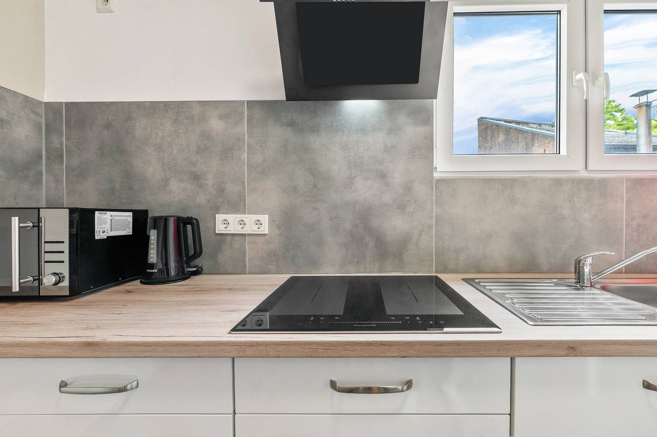 Ganze Wohnung, Ideal für Monteuere 2Sz für 4 Personen (65 m²) in Saarbrücken parken frei in Saarbrücken, Saargau