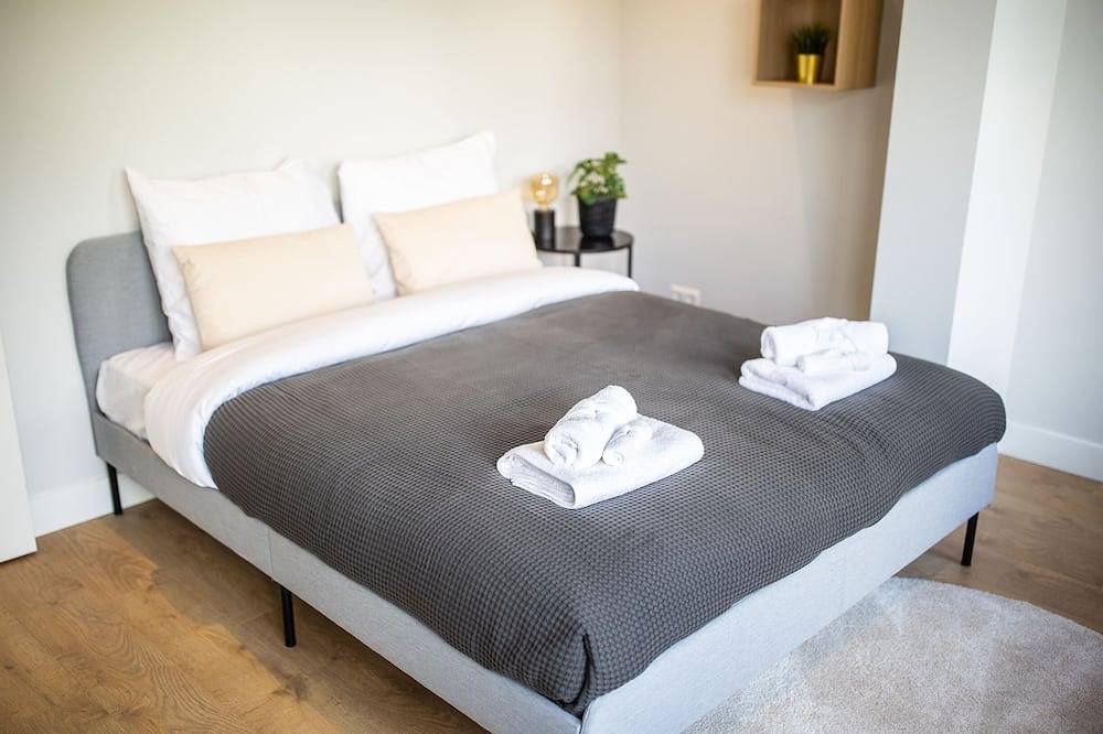 Entire apartment, Sleek City Center 2Bdr Apartment  Vp in Rotterdam, South Holland