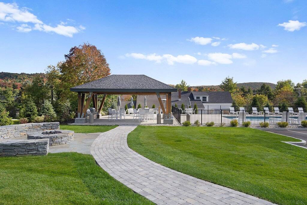 Slopeside Mountain Retreat! Ski Off, mit Kamin in Dover (VT), Mount Snow