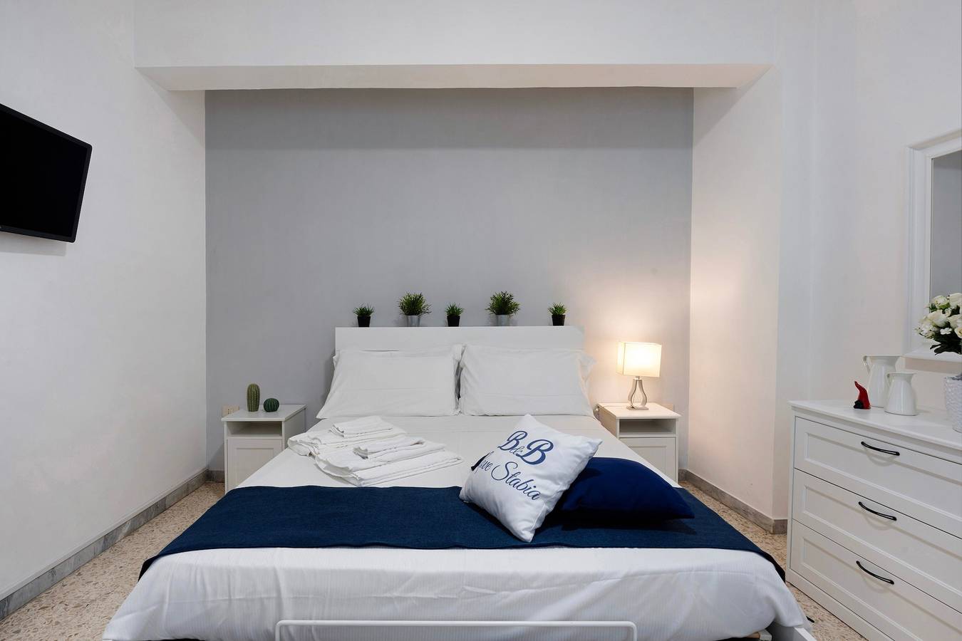 Guest House 'Love Stabia' with Private Terrace, Wi-Fi and Air Conditioning in Castellammare di Stabia, Naples Province