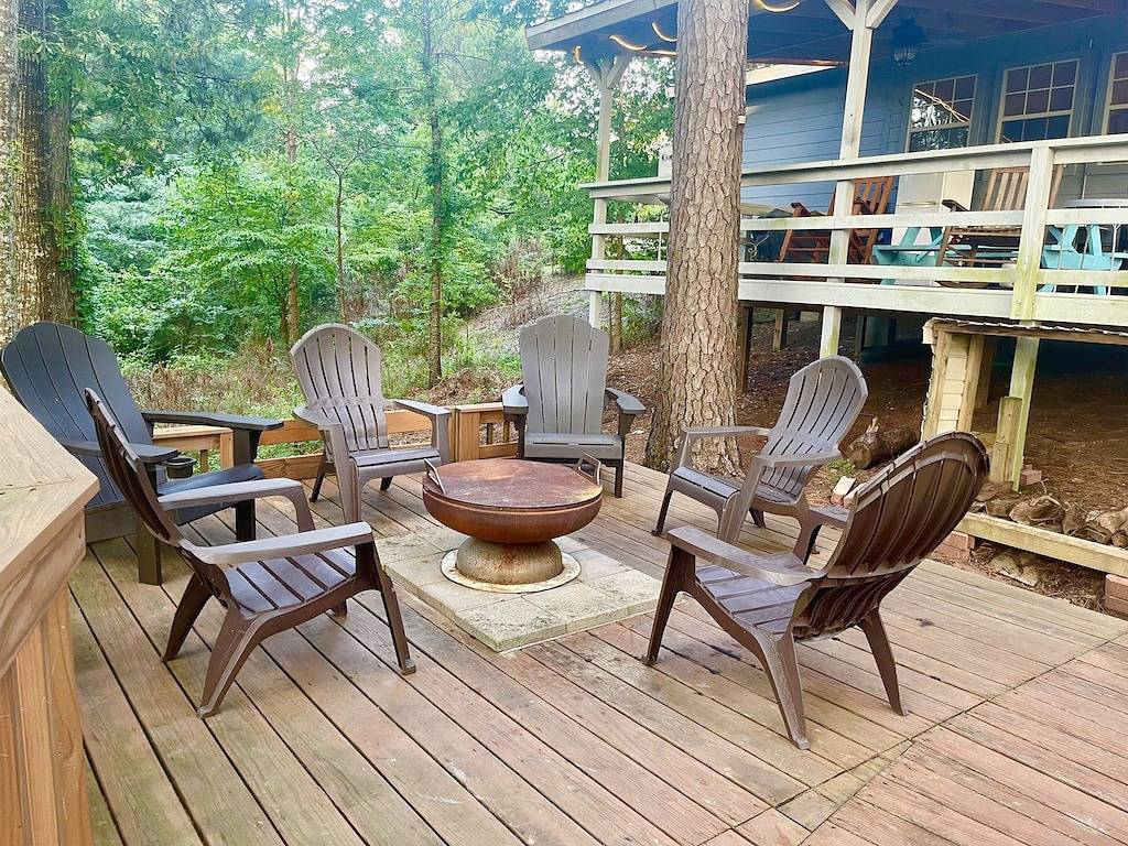 Charming Cottage Snuggled in Main Lake Cove mit perfekter Lage und Aussicht in Toledo Bend Reservoir
