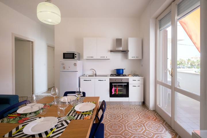 Casa Vacanze 'A Due Passi dal Mare' con vista mare, Wi-Fi e aria condizionata in Scala di Furno, Porto Cesareo