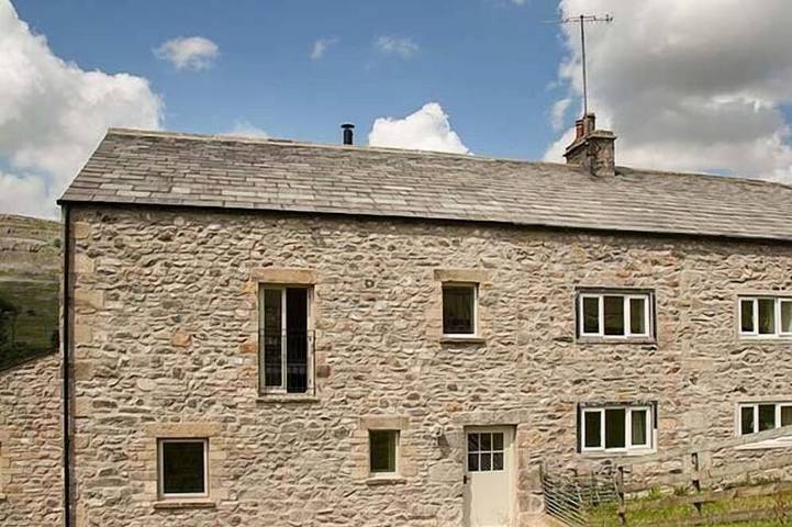 Glamping for 12 people, with garden in Yorkshire Dales National Park