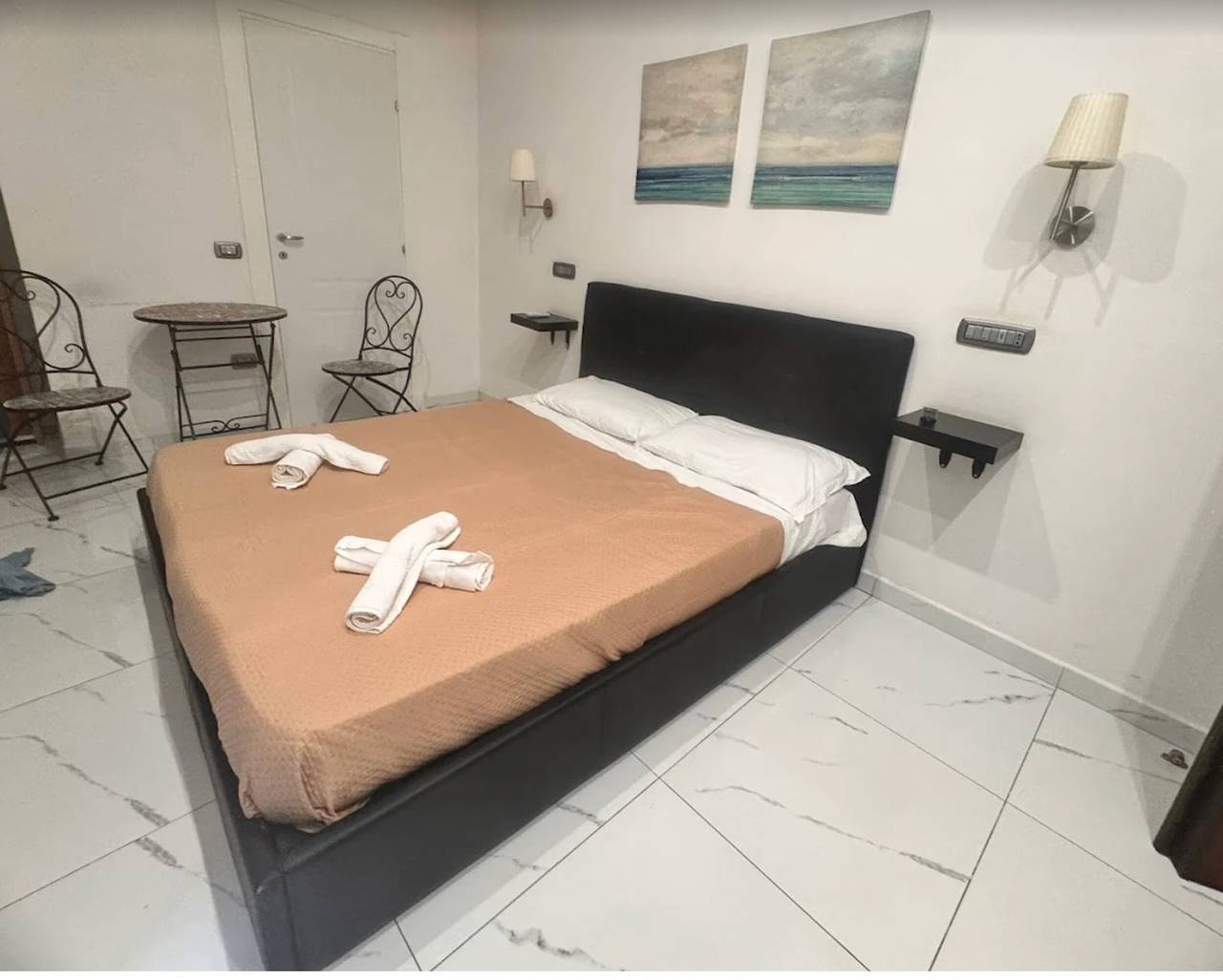 Entire apartment, King Studio Apartment with Wi-Fi and Air Conditioning in Salerno, Tyrrhenian Coast Campania