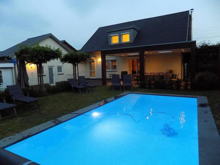 Vakantiehuis voor 8 personen, with zwembad and uitzicht as well as tuin in Maaseik