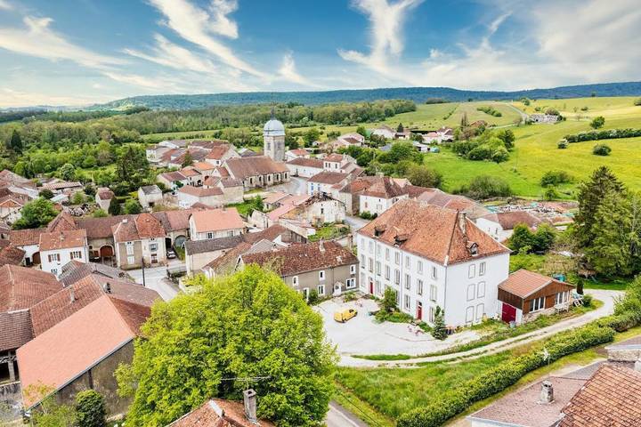 Chambre d’hôte pour 4 personnes, avec jardin ainsi que bassin pour enfant et vue, animaux acceptés à Melay