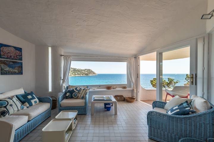 Villa en bord de mer "Bianca" à Torre delle Stelle, piscine chauffée, A/C, Wi-Fi, parking in Geremeas, Maracalagonis