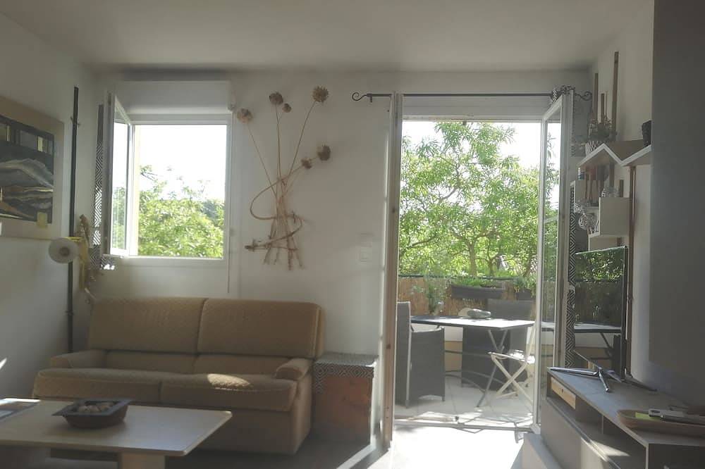 Entire apartment, Short-term rental. Two-room apartment in Les Milles, Aix-en-Provence