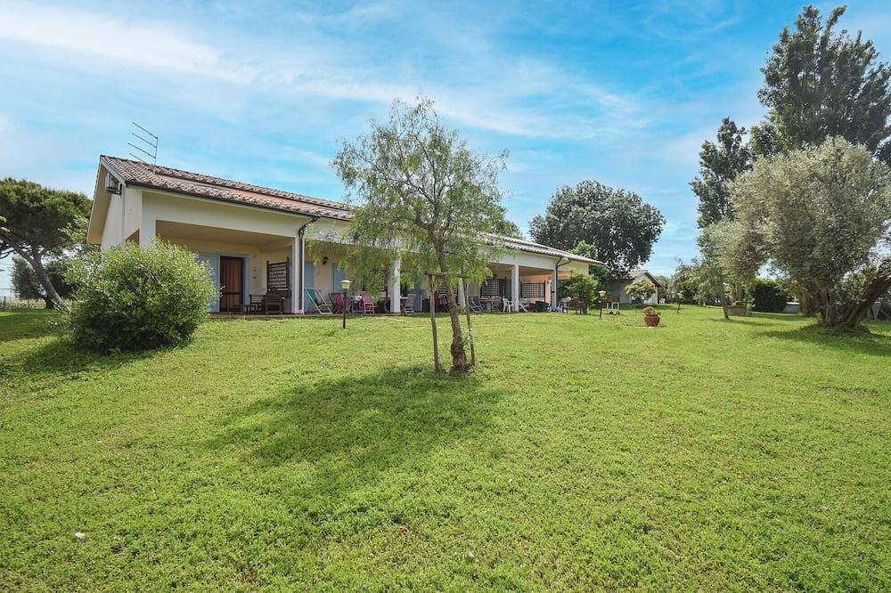 Amazing home in Pescia Romana with Wifi in Montalto di Castro, Provincia di Viterbo