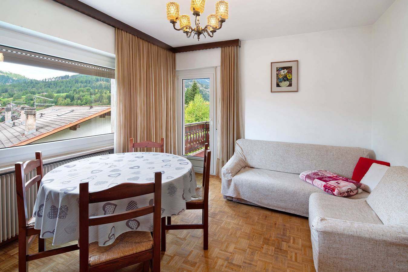 Entire apartment, Apartment 'Casa Al Sole' with Mountain View, Private Terrace and Wi-Fi in Moena, Dolomiti Superski