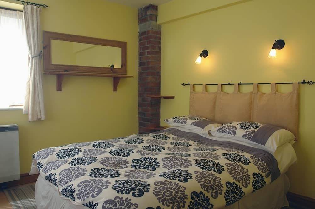 Galanda Treetops, pet friendly, with a garden in Newton Ferrers in Newton and Noss, South Devon