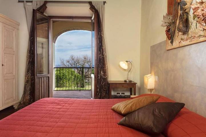 Geheel appartement, Tweepersoonskamer met een eigen ingang gemeenschappelijk zwembad en tuin in Castel San Gimignano, San Gimignano
