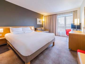 Hôtel pour 3 personnes, avec piscine ainsi que sauna et terrasse, animaux acceptés à Southampton