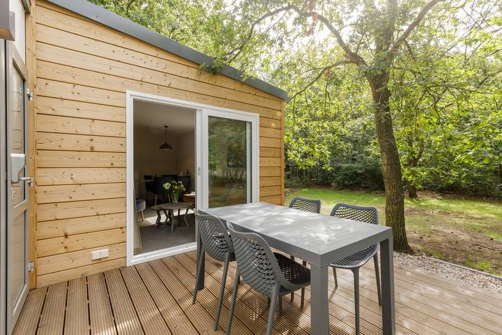 Chalet voor 4 personen, with Balkon/Terras and Terras as well as Zwembad and Sauna in Den Haag