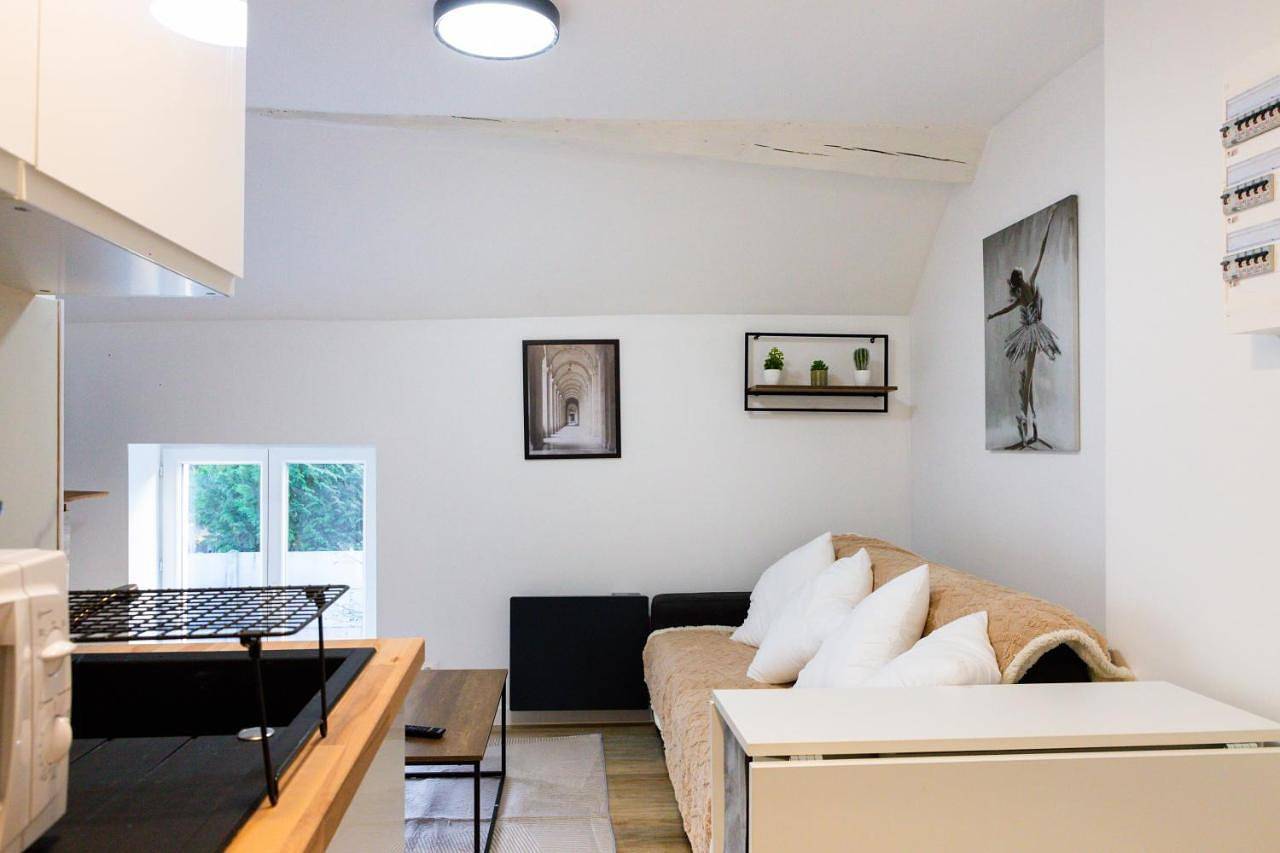 Appartement entier, One-Bedroom Apartment in Serris, Seine-et-Marne