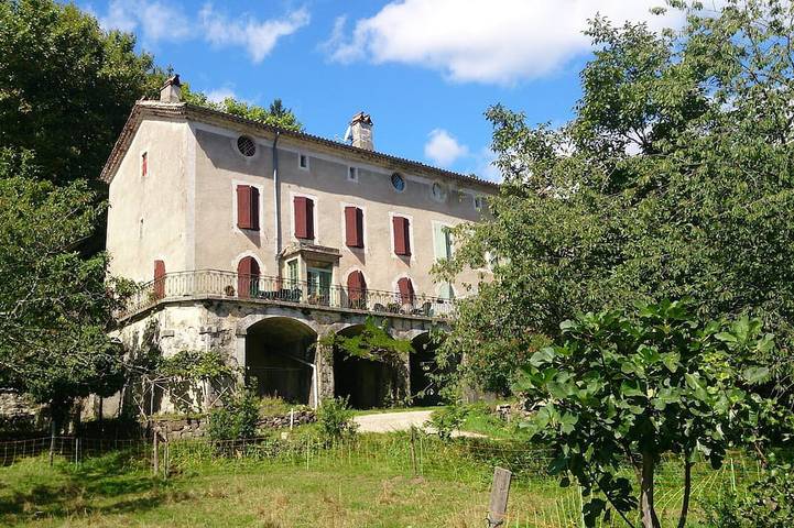 Gîte pour 16 personnes, avec Terrasse et Jardin