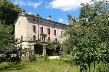 Gîte pour 16 personnes, avec terrasse et jardin à Génolhac