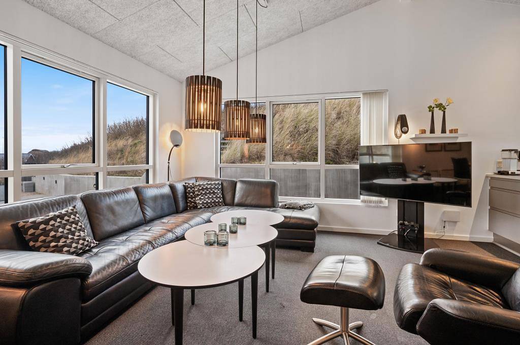 Modern holiday home in premium location, just 25 metres from the beach in Søndervig, Holmsland Klit