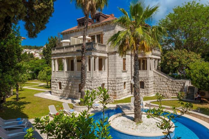 Alojamiento y desayuno para 4 personas, con piscina y jardín en Dubrovnik