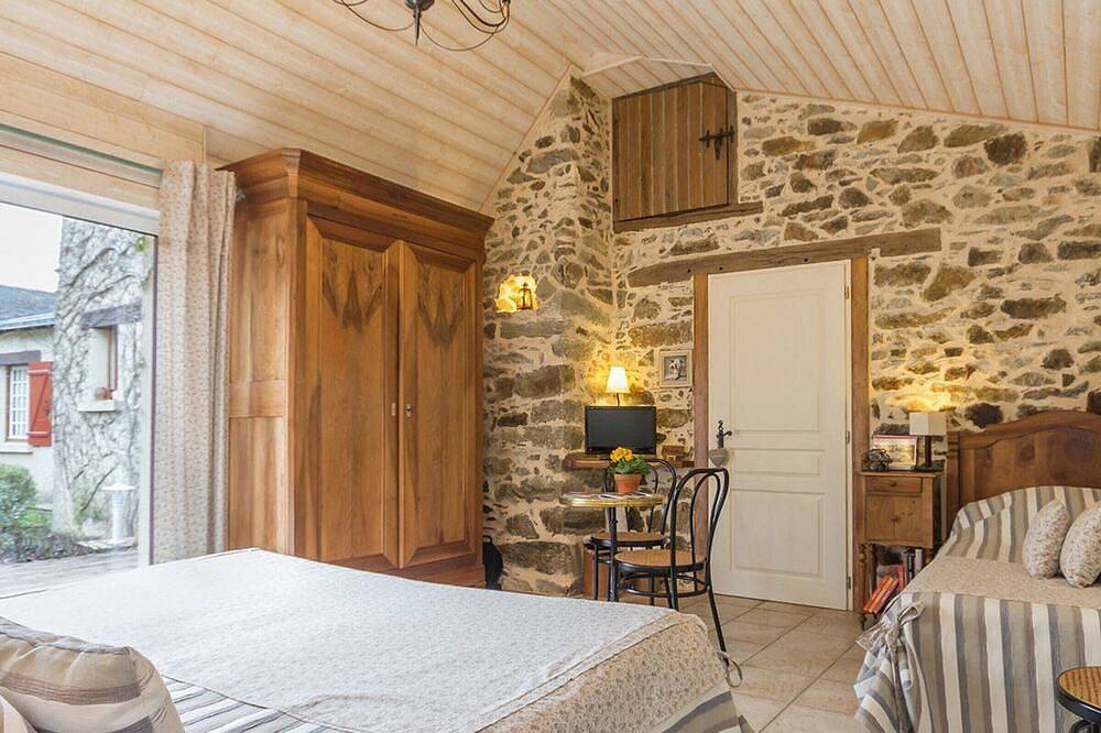 Charming Air-Conditioned Room with Private Bath, Wifi & Kitchen Access Near Canal in Blain, Chateaubriant e dintorni