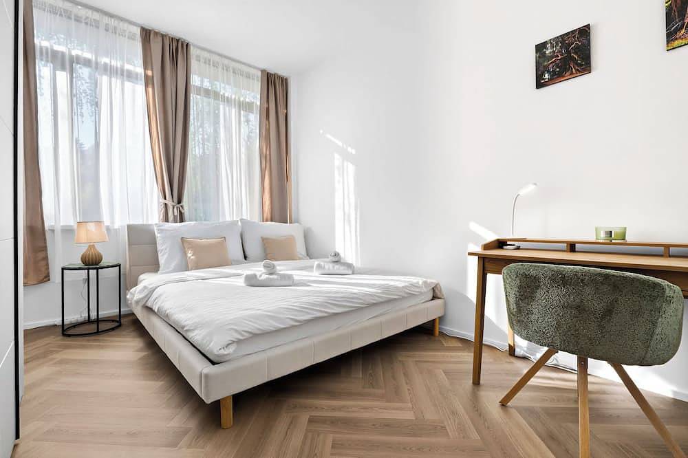 Ganze Wohnung, Large Family Apartment for 6 - Ac & Garage in Bratislava, Bratislava und Umgebung