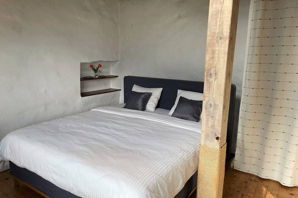 Idyllisches Ferienhaus mit Privatpool in traumhafter mediterraner Umgebung in Terre di Pedemonte, Tessiner Alpen