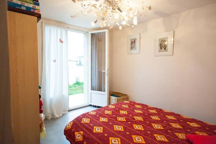 Location de vacances pour 6 personnes, avec jardin et piscine dans Le Sambuc - 2