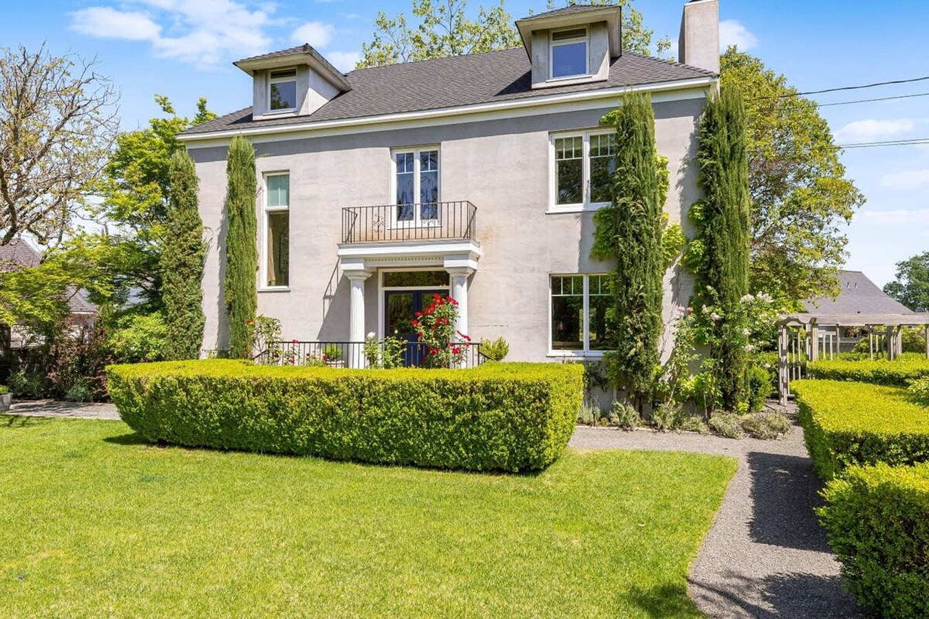 French Provencal Chateau in the Heart of Napa in North Coast