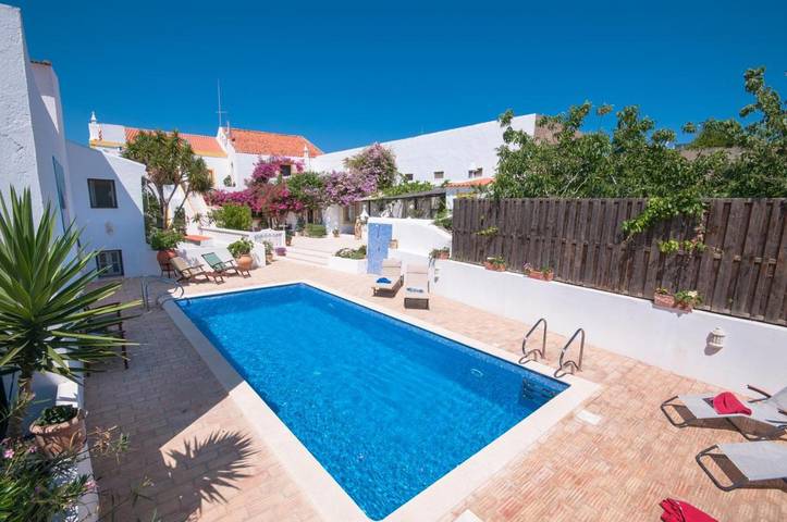 Maison d’hôte pour 3 personnes, avec Terrasse et Jardin ainsi que Piscine et Vue dans Parchal