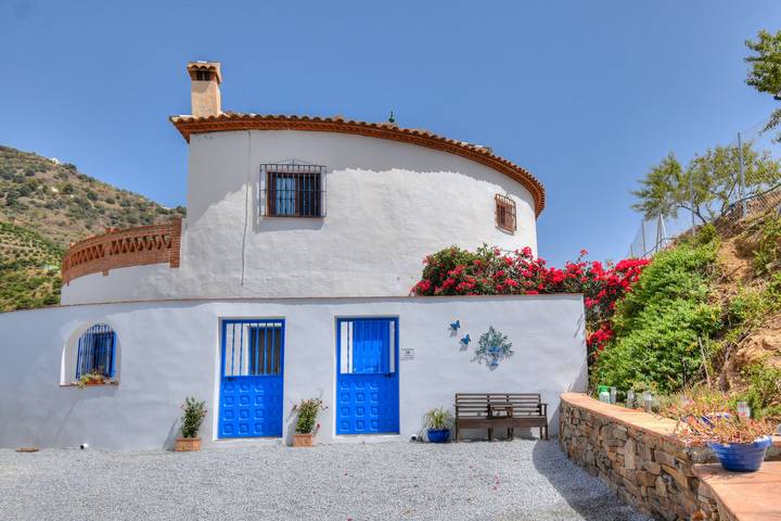 Holiday letting for 6 people, with garden and pool, with pets in Cómpeta