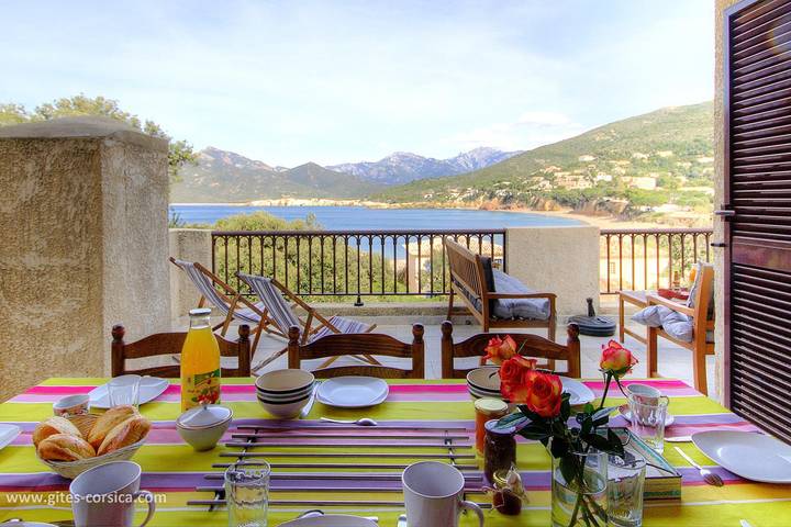 Gîte pour 8 personnes, avec Terrasse ainsi que Jardin et Vue