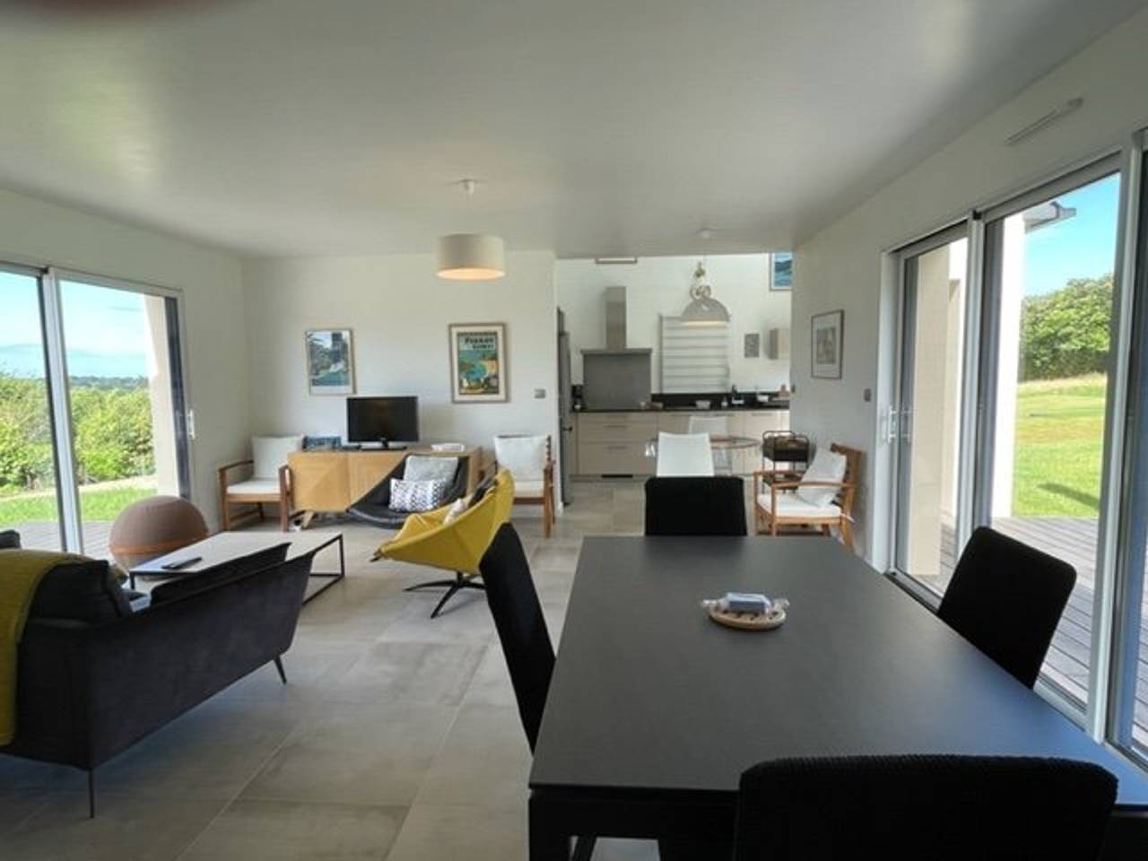 Maison 3* avec Terrasse, Confort Moderne, Proche Plages et Randonnées in Trégastel, Côte de Granit Rose