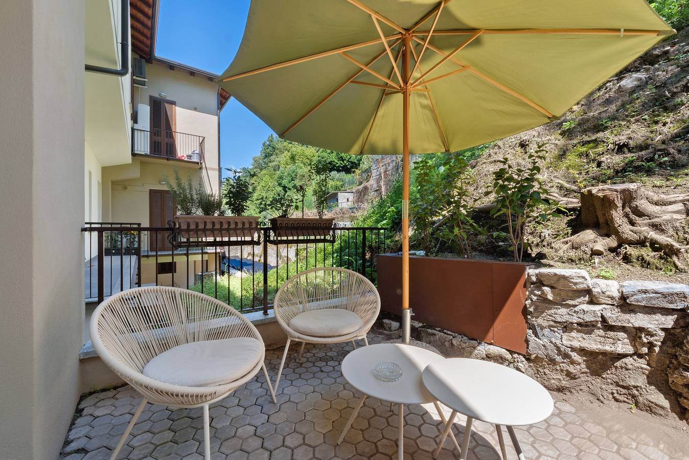 Appartement entier, Appartement indépendant avec parking privé gratuit et jardin privatif in Côme, Province de Côme