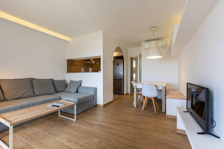 Ganze Wohnung, Ferienwohnung 'Costa Arenal' mit Gemeinschaftspool, Wlan und Klimaanlage in Arenal d'en Castell, Es Mercadal