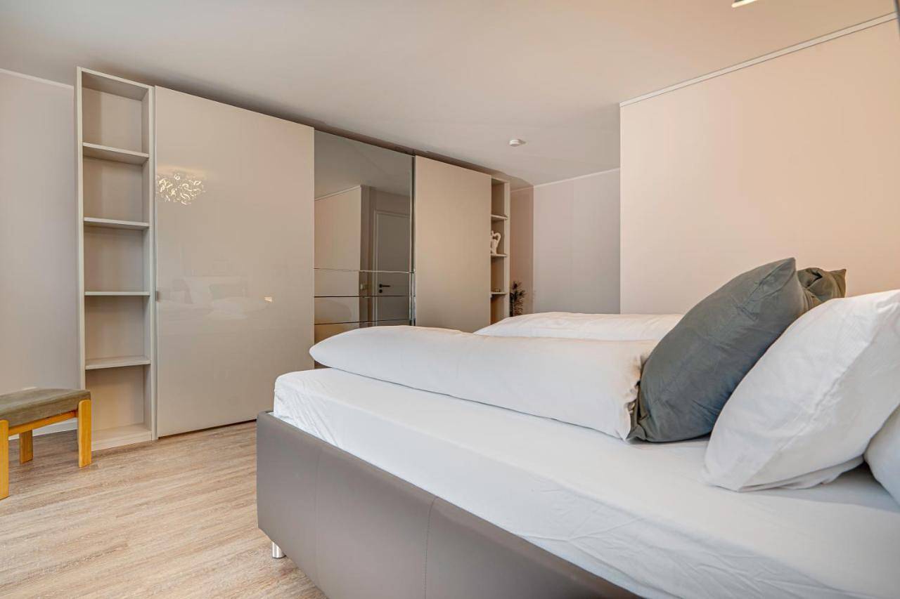 Köln-Pulheim Saphier Haus I15 min Köln Messe Lanxess I 180m2 über 4 Level I Komfort I P I Palmengarten I Babybett in Pulheim, Rhein-Erft-Kreis