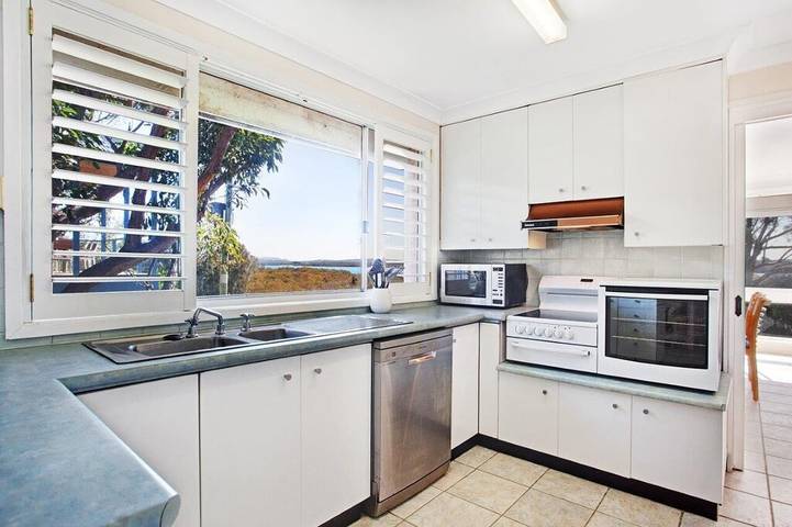 Holiday home for 9 people, with balcony in Hawks Nest