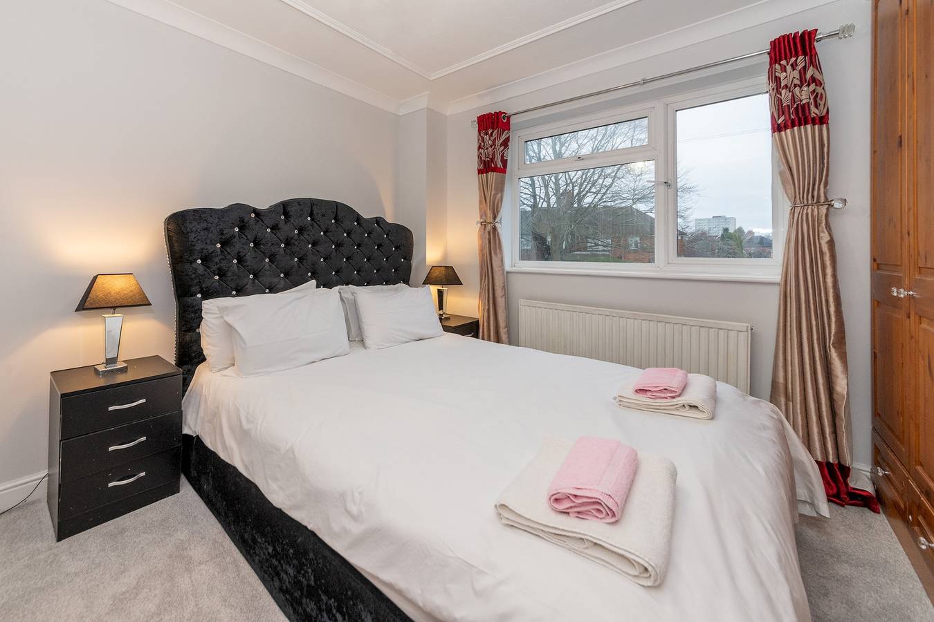 Stylish House|Smart Features|Jacuzzi|Large Garden - Pass the Keys in Reading, Berkshire