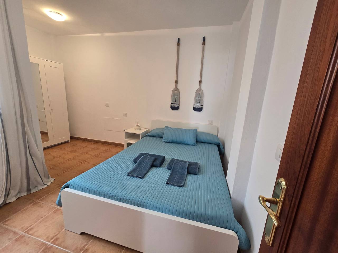Casa vacacional 'Azul' con vistas al mar, terraza privada y Wi-Fi in La Graciosa, Parque Natural Archipiélago Chinijo