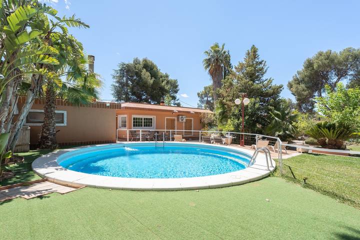 Maison de vacances 'Ilusion' avec piscine privée, Wi-Fi et climatisation in Olocau, Province de Valence