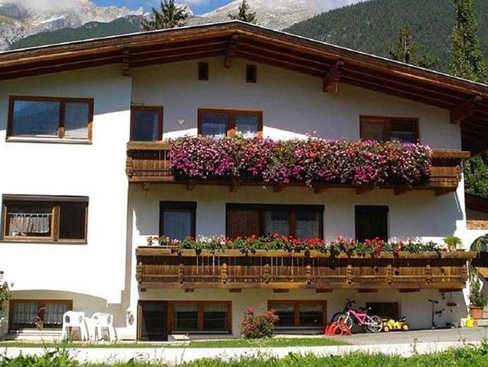 Ganze Wohnung, Ferienwohnung Ursula - Ferienwohnung 1 in Lechtaler Alpen, Grins