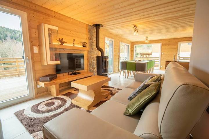 Chalet pour 14 personnes, avec sauna ainsi que jacuzzi et jardin