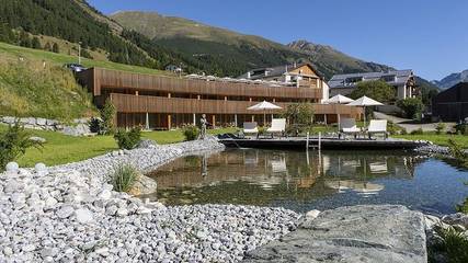 Hôtel pour 4 personnes, avec jardin ainsi que balcon et sauna, adapté aux familles à Zernez