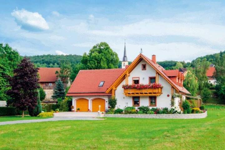Ferienwohnung für 6 Personen, mit Balkon und Garten in Hollfeld