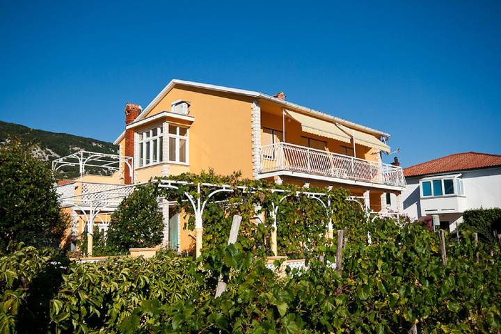Appartement entier, Appartement de vacances pour 2 personnes avec terrasse in Baška, Krk