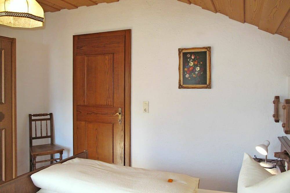 Nice apartment in villa for 8 guests with Wifi, Tv, terrace, pets allowed and panoramic view in Imst, Tyrolean Upperland Region