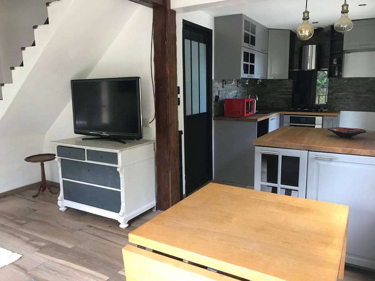 Two-Bedroom House in Férolles-Attilly, Seine-et-Marne