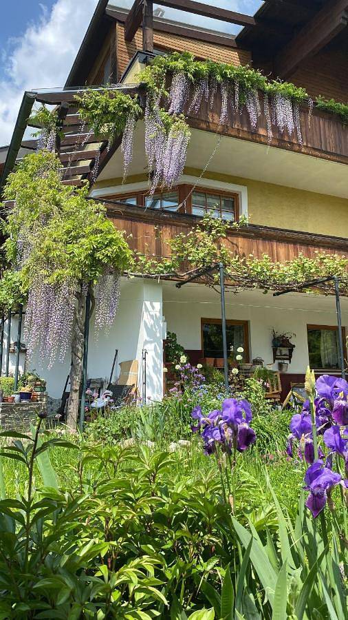 Ferienwohnung für 4 Personen, mit Balkon und Terrasse sowie Garten und Ausblick in Fresach