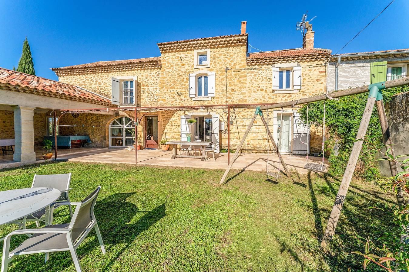 Villa « Piscine Jacuzzi » avec piscine privée, Wi-Fi et climatisation in Camaret-sur-Aigues, Vaucluse