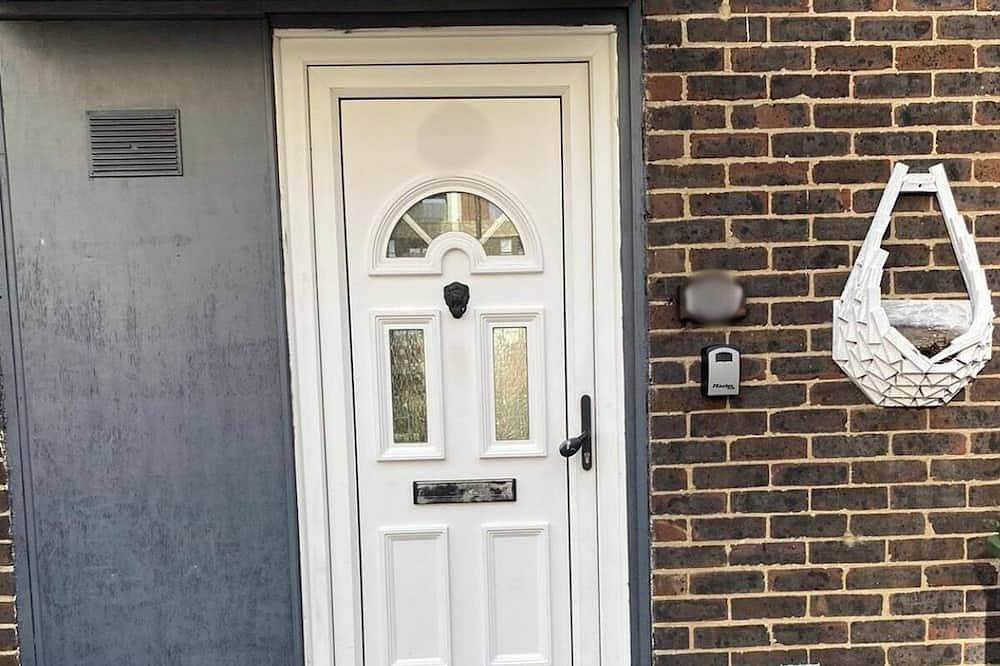 Nice cozy house with Wifi close to the Elizabeth line in Greenwich, London