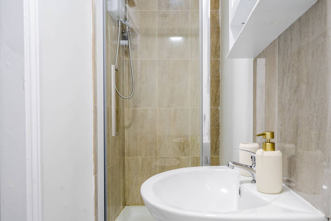 Entire holiday apartment, 2 Bed Apartment Sleeps 6 - Pets Welcome in Derbyshire